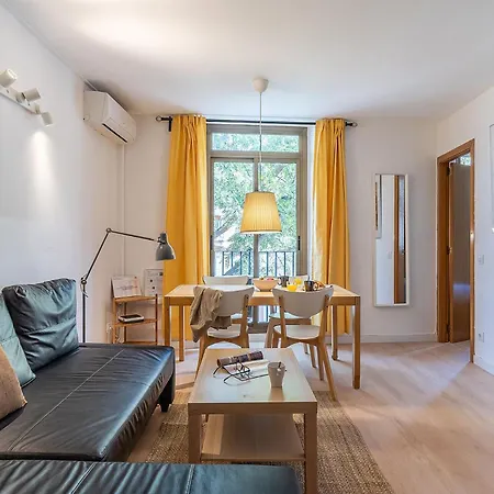 4070 - Ab Cozy Flat In El Born Barcelona